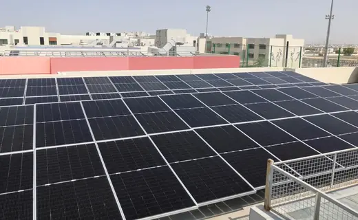 Панели на плоских крышах Kent College Dubai